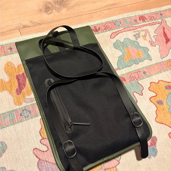 RAINS Backpack (Unisex) Evergreen - Picture 2 of 4